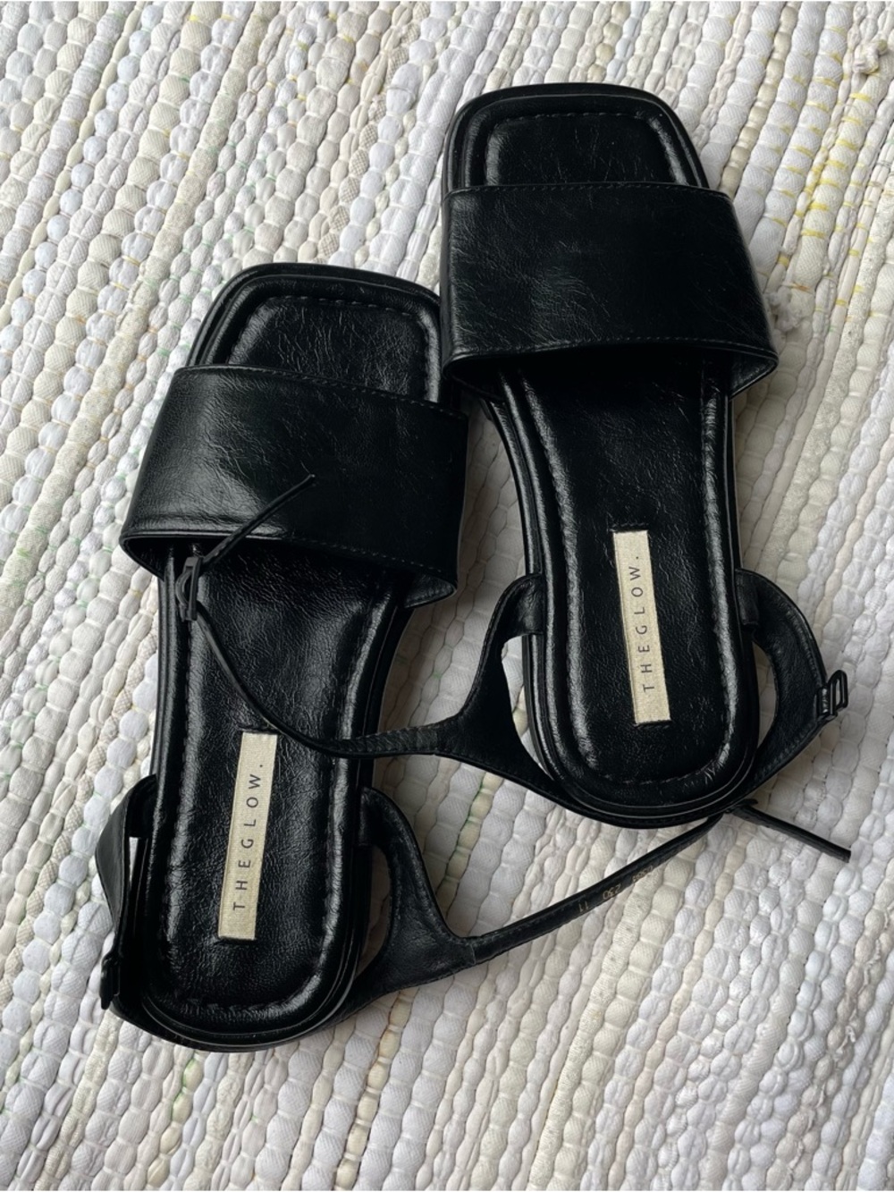 Shop-Pêche The Glow Black Square-Toe Slide Sandals | 90s dream!